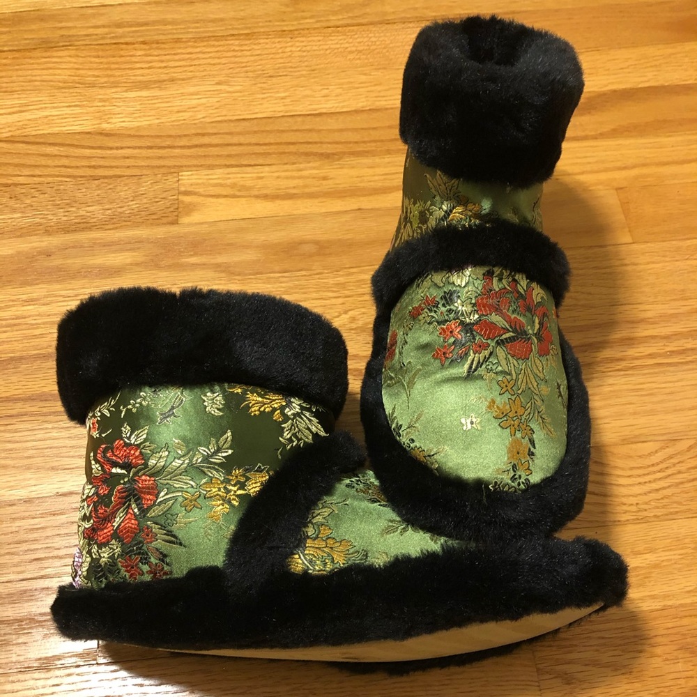 COZY WOMENS BOOTIES
